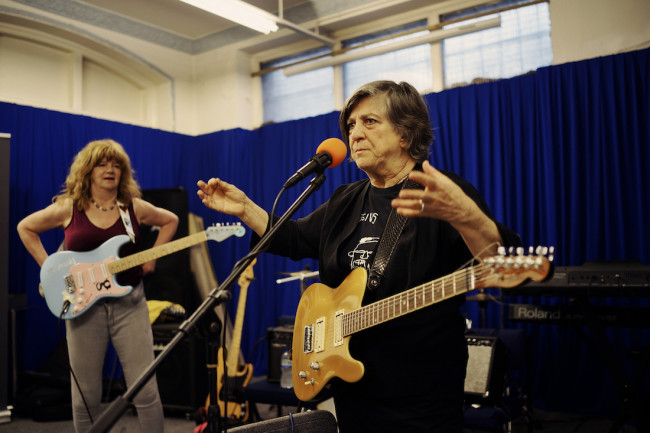 A knot in my heart: The Raincoats at the Feminist Library Summer Benefit, London, 2 July 2016 A knot in my heart: The Raincoats at the Feminist Library Summer Benefit, London, 2 July 2016